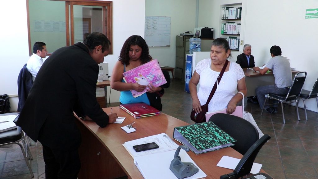 Asesoran SEDIF y registro civil en trámites de actas de nacimiento.