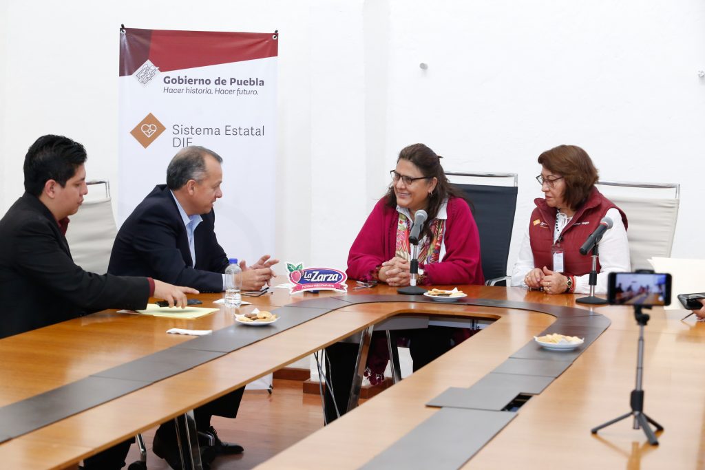 Firma SEDIF convenio con “La Zarza”