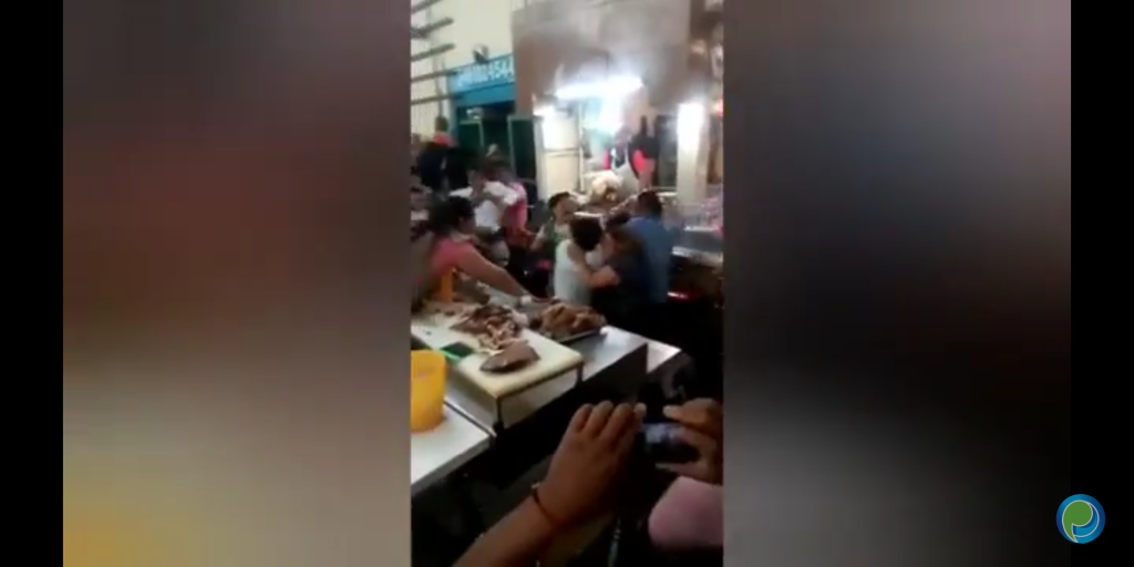 Gresca en mercado de Texmelucan