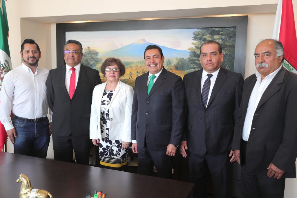 Realiza gobernador relevos en la USET- Tlaxcala