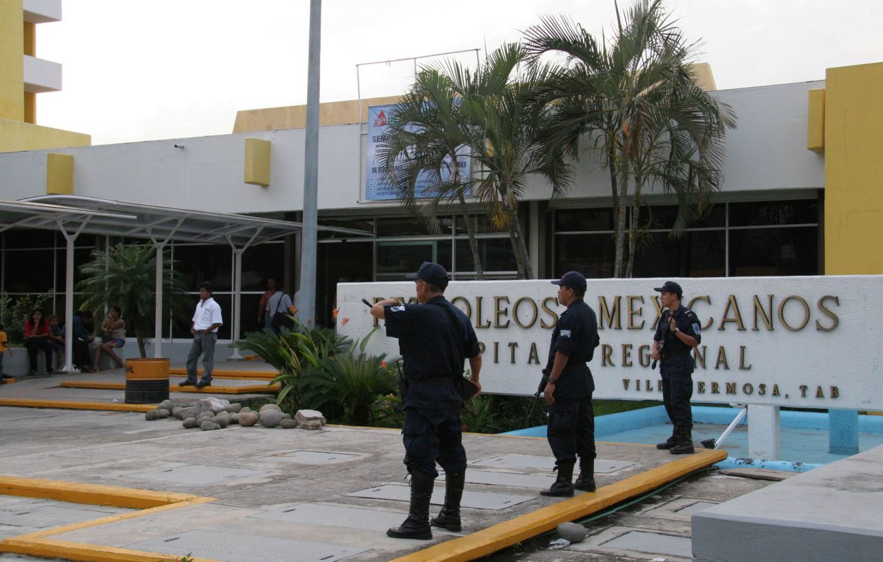Dos muertos en hospital de Pemex, un medicamento contaminado y docenas de reclamos