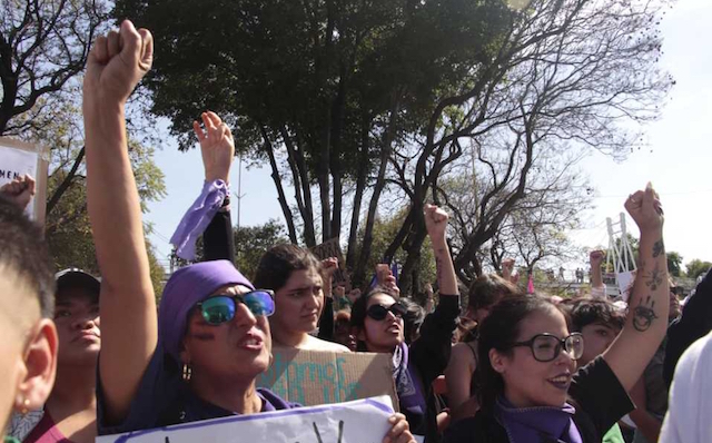 Poblanas se unen y exigen alto a los feminicidios en el día Internacional de la Mujer