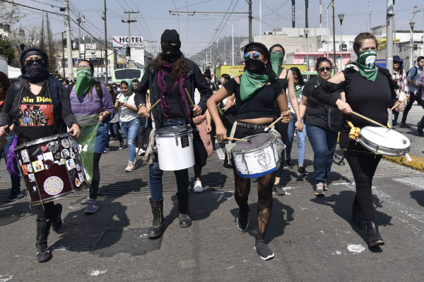 Video desde Puebla: Vecinos de Tlacotepec de Juárez se manifiestan contra la regidora Celerina Flores