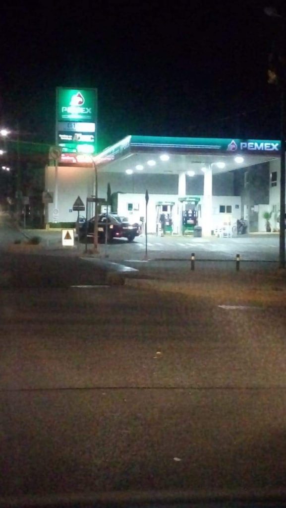 Ladrón solitario asalta gasolinera a mano armada
