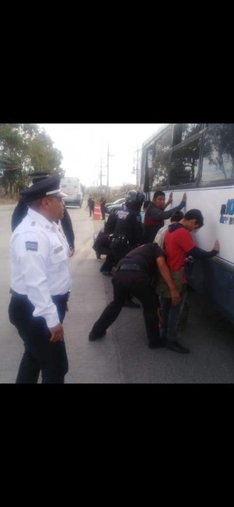 Tránsito y vialidad del estado detienen a presunto narcomenudista en Casa Blanca.