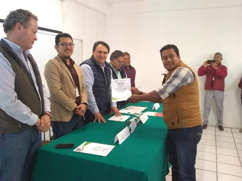Entrega Sefoa y Sader certificados a productores locales por buenas prácticas pecuarias.