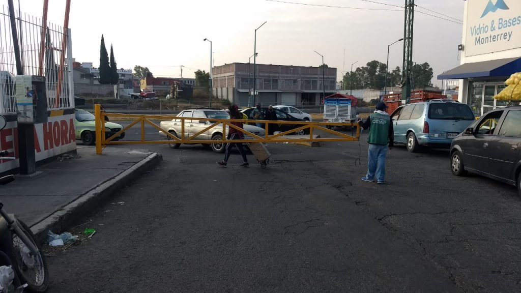 Comerciantes de la Central de Abasto colocan cercos sanitarios como precaución ante el Covid