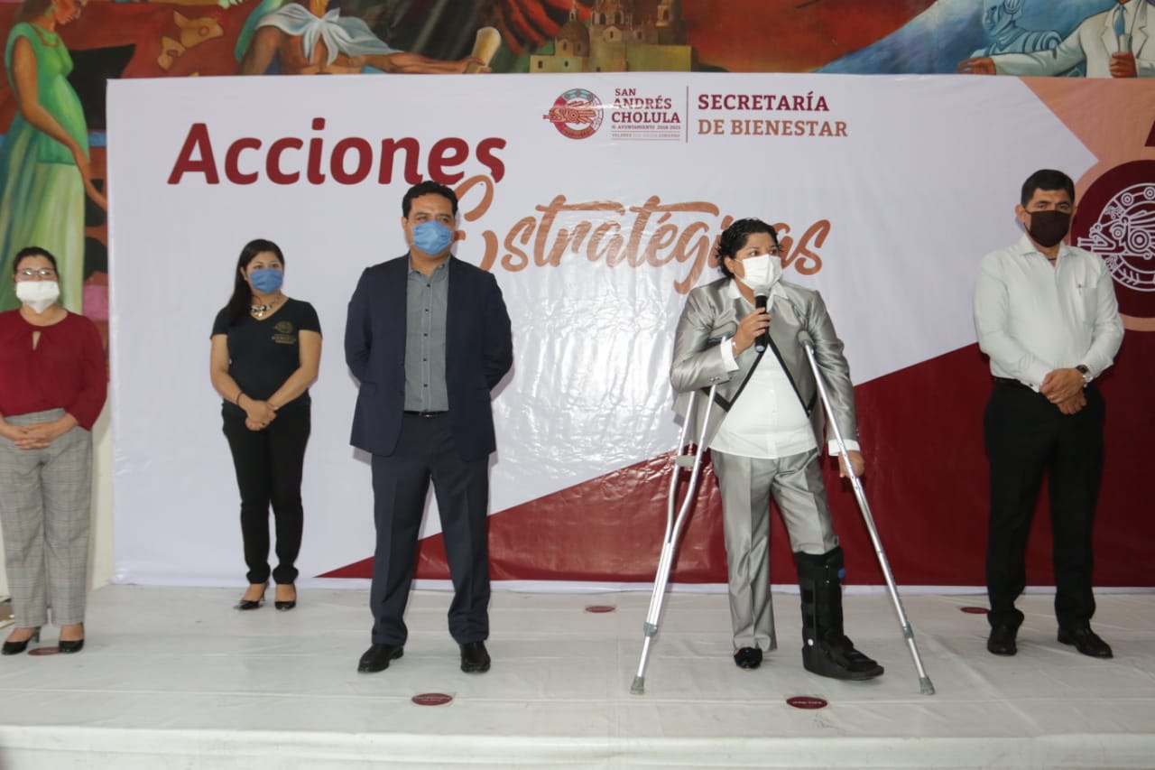 Karina Pérez Popoca reconoce labor de profesoras de los CAIC