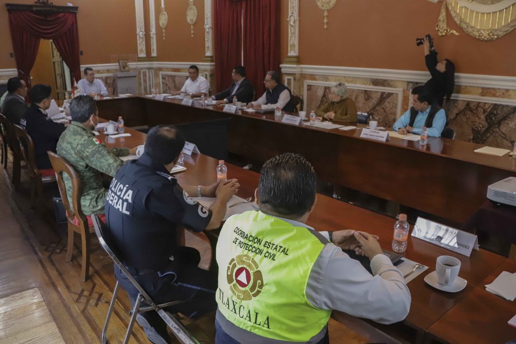 Se intensificarán acciones de distanciamiento social en los 60 municipios: Marco Mena.