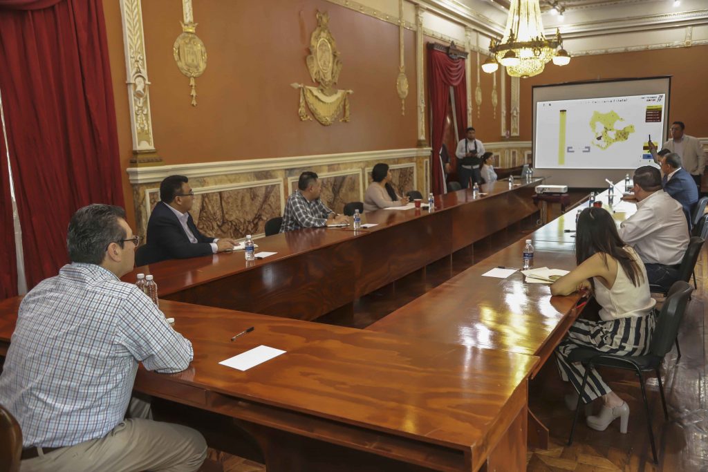 Revisa Marco Mena abasto de equipo de bioseguridad por COVID-19