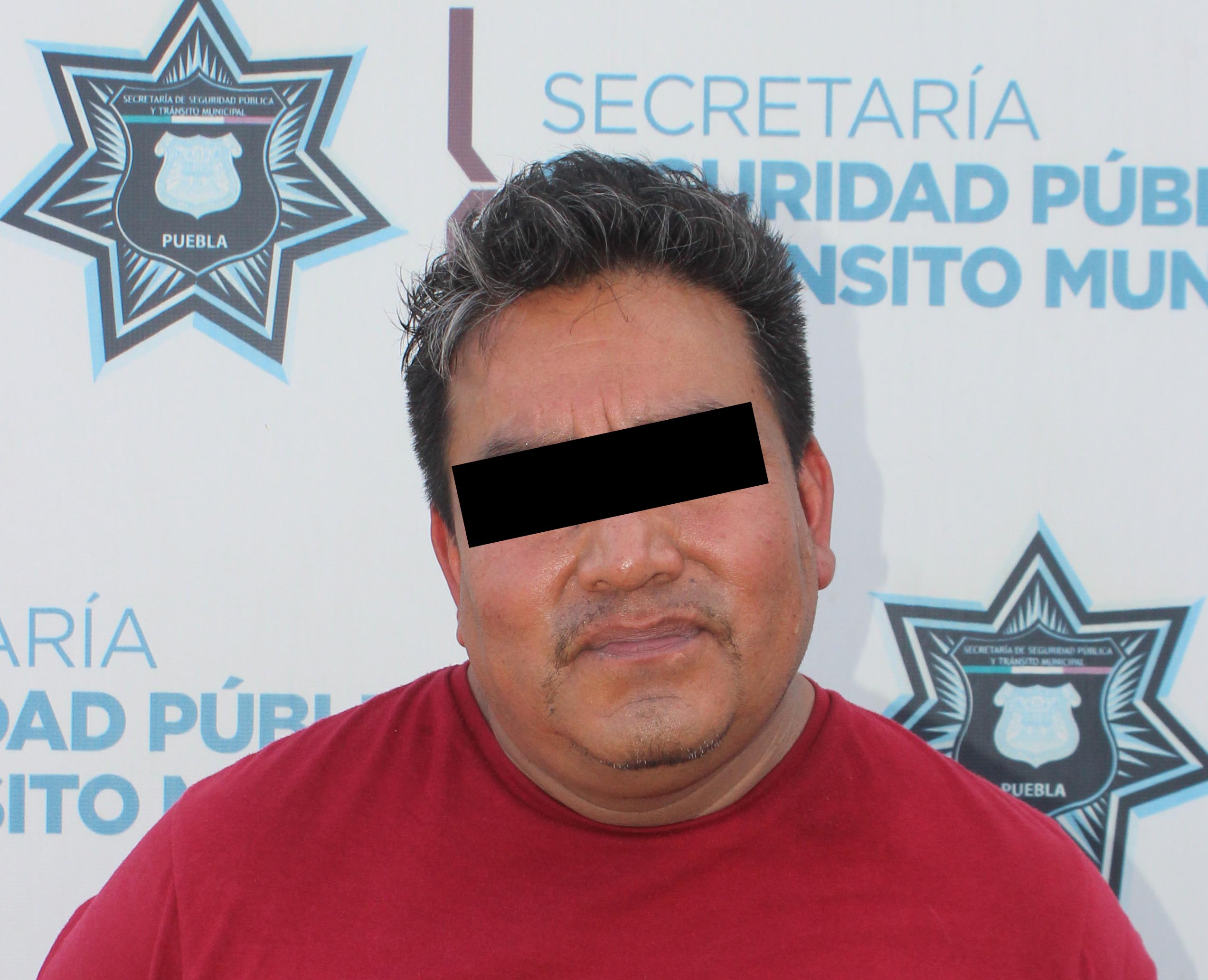 Aseguró policía municipal de Puebla tres armas de fuego y una decena de cartuchos útiles; hay cuatro personas detenidas.