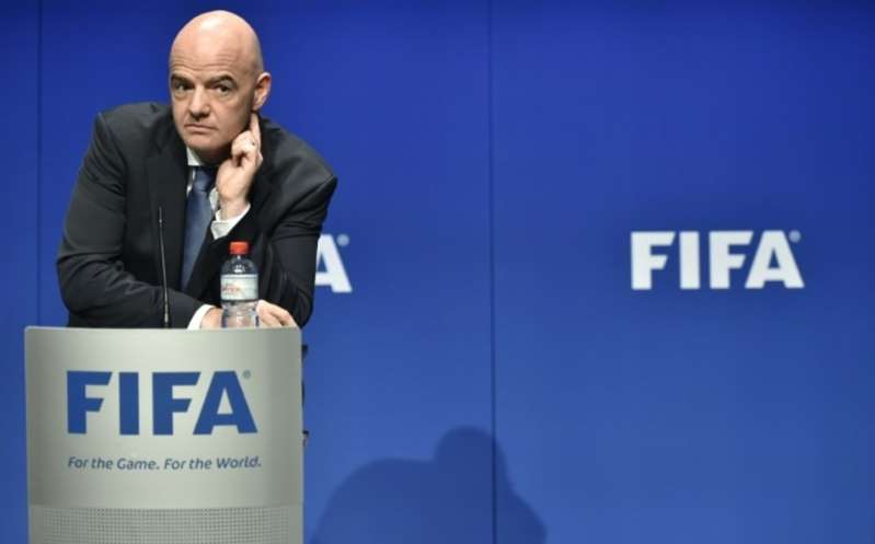 Fiscal que investiga corrupción en FIFA se reunió en secreto con Infantino en 2017