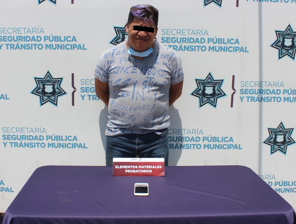 Oportunamente,detuvo policía municipal de Puebla a hombre por robo a usuario de la ruta 44.