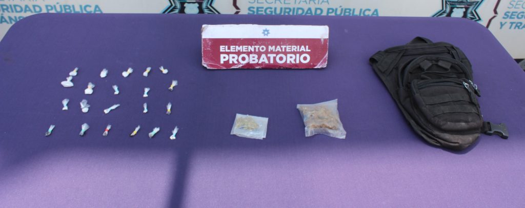 Aseguró SSC de Puebla alrededor de 20 dosis de posible droga; un menor de edad detenido.