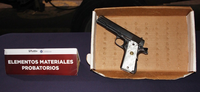 Detuvo policía municipal de Puebla a hombre por portación ilegal de un arma de fuego  