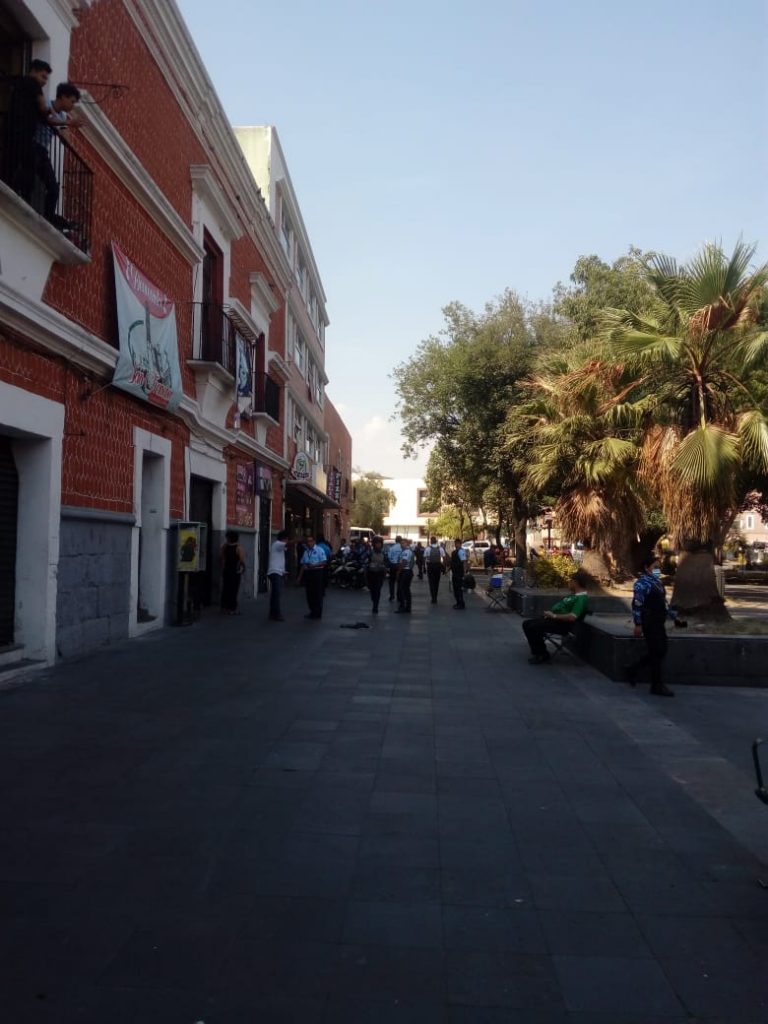 Asaltan Oxxo del pleno centro de Puebla