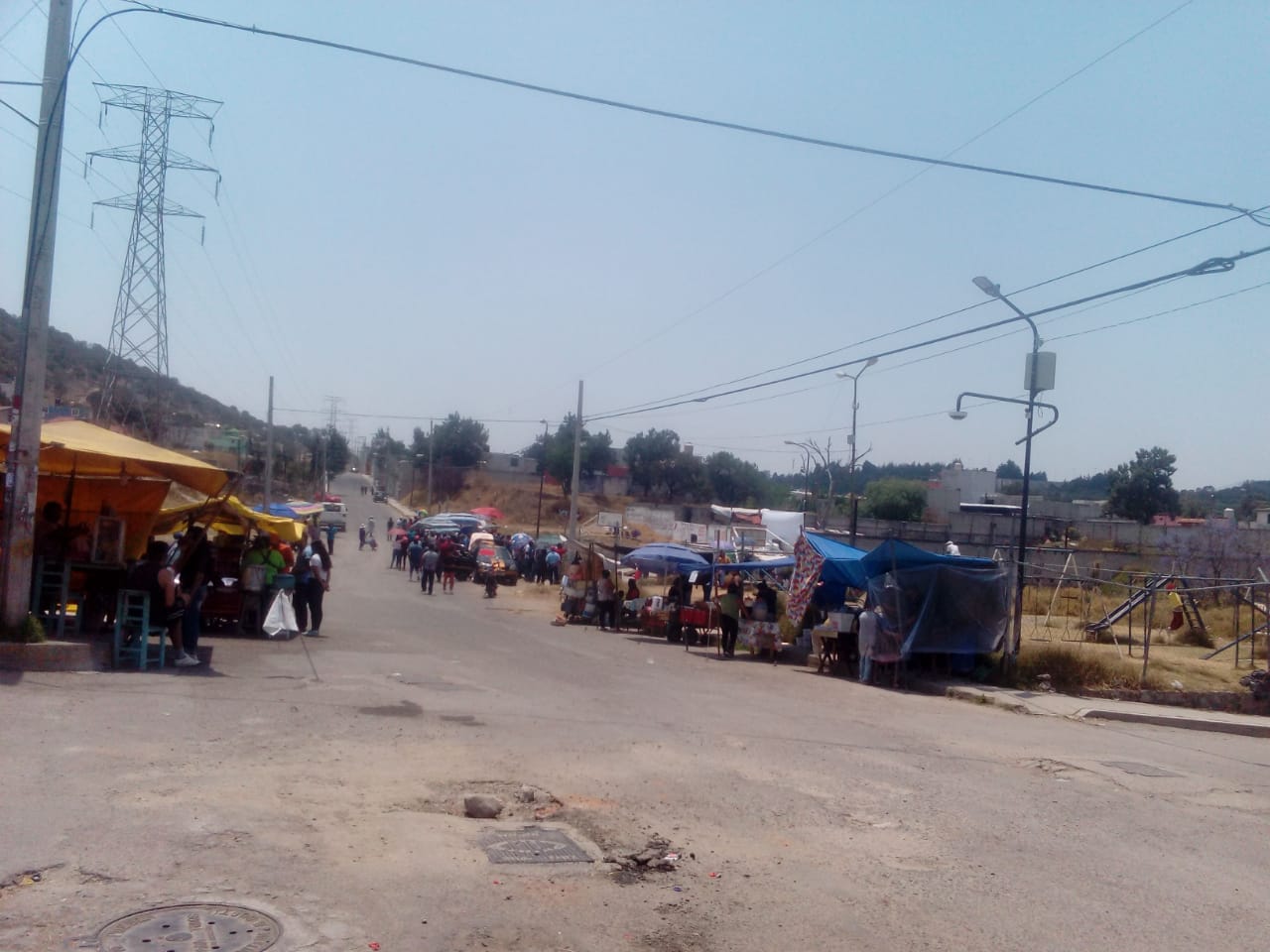 Video desde Puebla: Vecinos de Álamos, Tochtepec, realizan el Viacrucis…y se pasan el Covid-19 por el arco del
