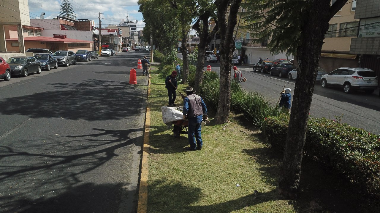 Continúan operando servicios públicos municipales en Puebla capital