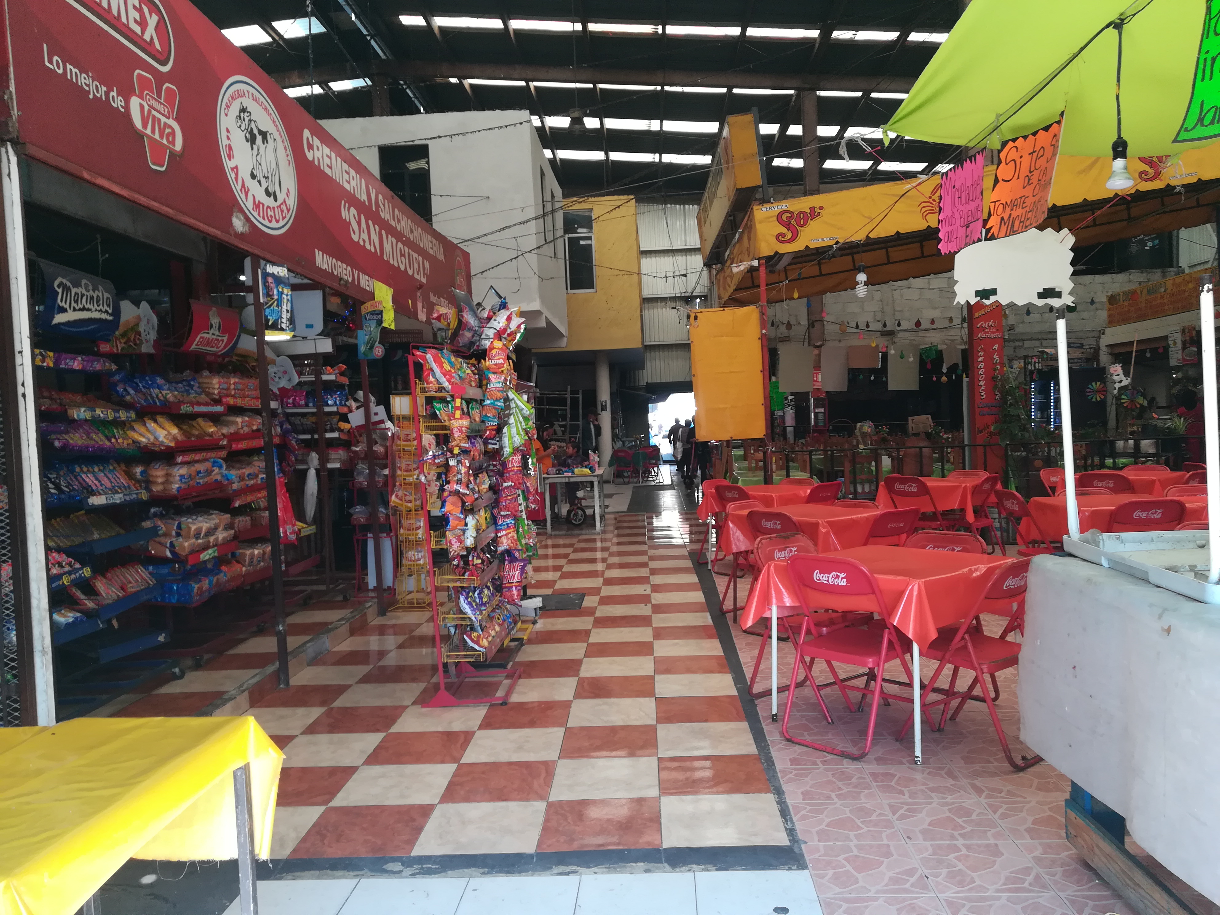 Ayuntamiento de Puebla realiza limpieza de 17 mercados ante el Covid-19