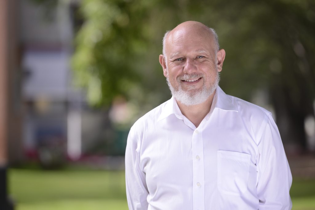 Pide solidaridad para apoyar a quienes no pueden quedarse en casa