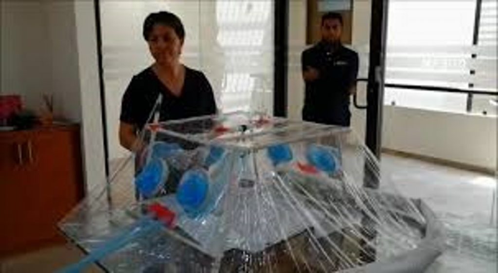 La cápsula de entubación severa inventada en Puebla ya se replica en instituciones públicas y privadas