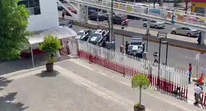 Video desde Puebla: El Dr Viveros, oncólogo, es trasladado a piso luego de superar la fase crítica del Covid19 en el Issste Puebla