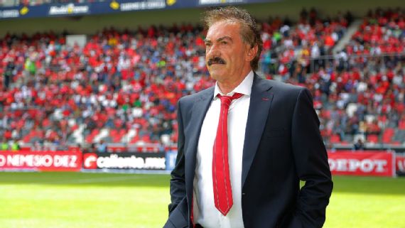 Ricardo La Volpe se retira como director técnico