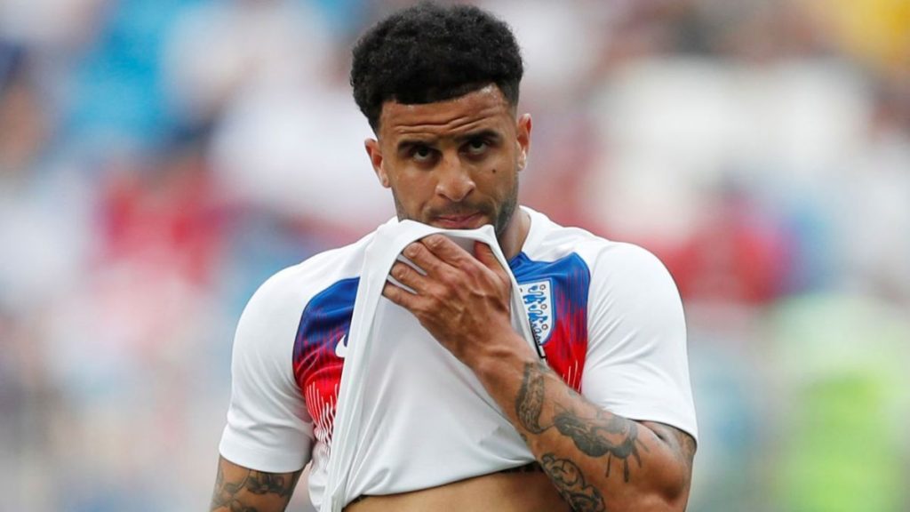 Futbolista hace fiesta con prostitutas en cuarentena; club investiga