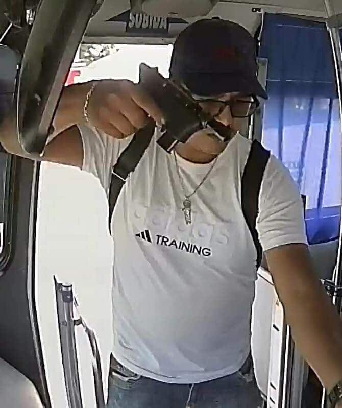 Captan robo a mano armada en microbus en el Mercado Hidalgo.