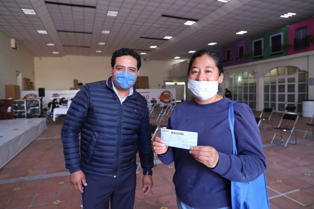 Karina Pérez Popoca entrega apoyos a más de 300 familias sanandreseñas durante esta contingencia sanitaria