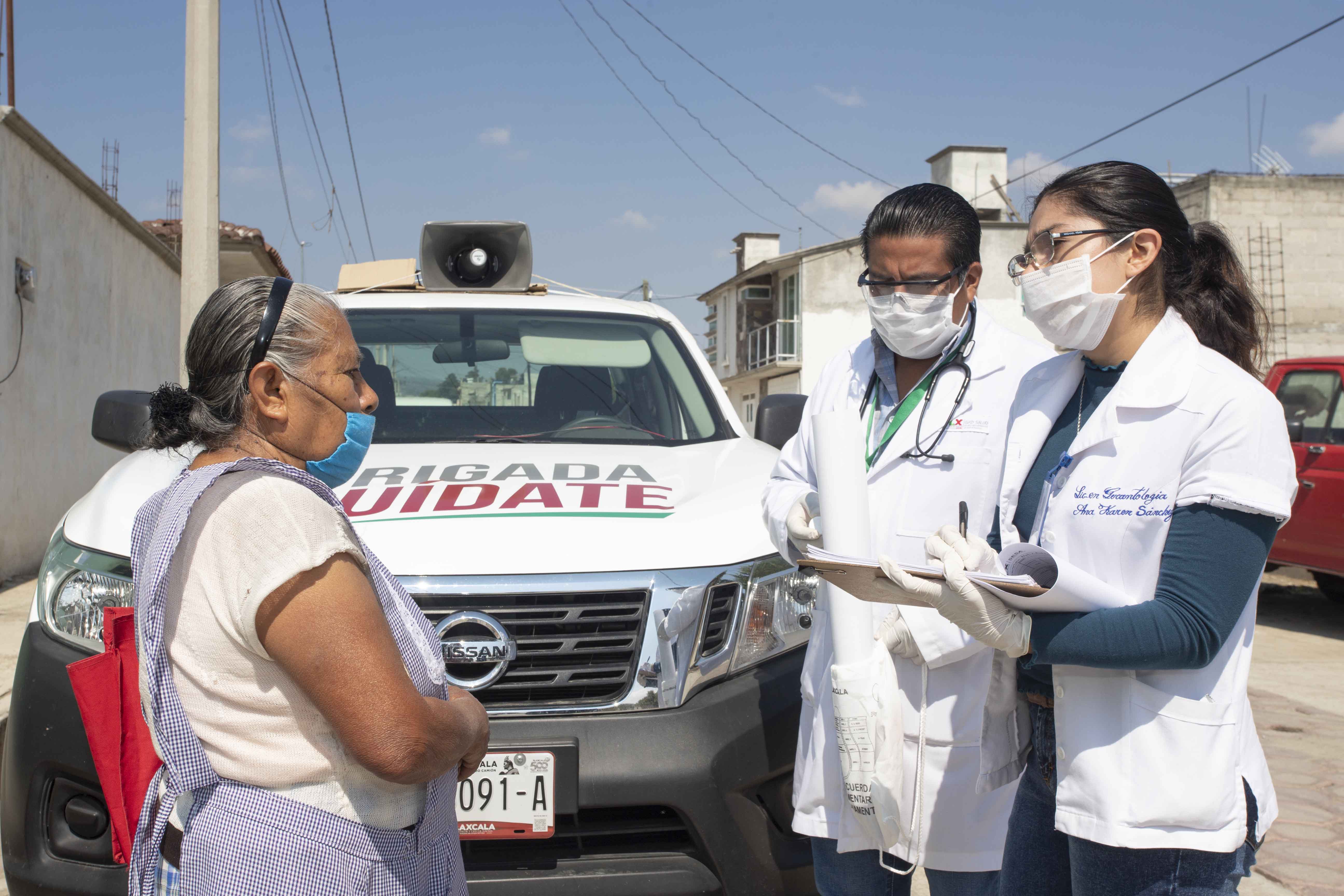 Brindan “Brigadas Cuídate” control médico a pacientes crónicos de Huamantla