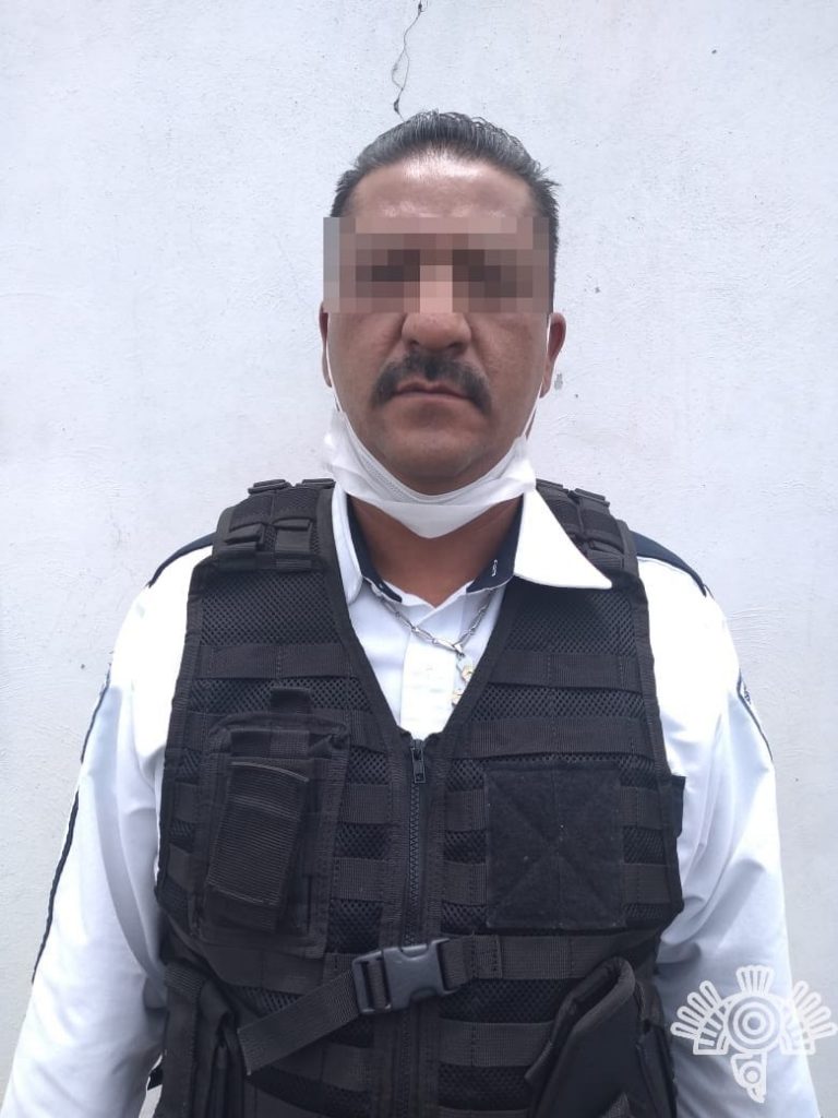 Detiene Policía Estatal a hombre por presunta usurpación de funciones