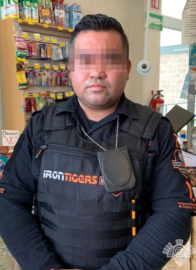 Detiene Policía Estatal a hombre por presunta usurpación de funciones