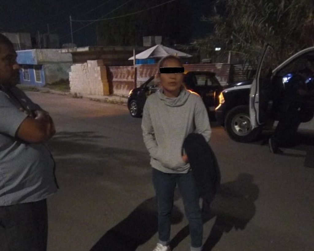 Detienen a mujer robataxistas en la colonia Flor del Bosque