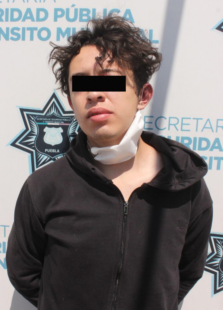 En eventos diferentes, detuvo policía municipal de Puebla a dos probables asaltantes de transeúntes.