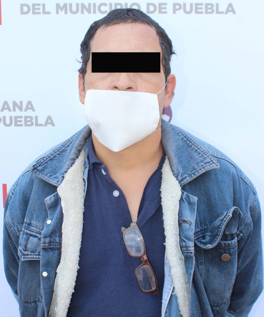 Oportunamente detuvo policía municipal de Puebla a pareja por robo de un molino de café valuado en 17 mil pesos.