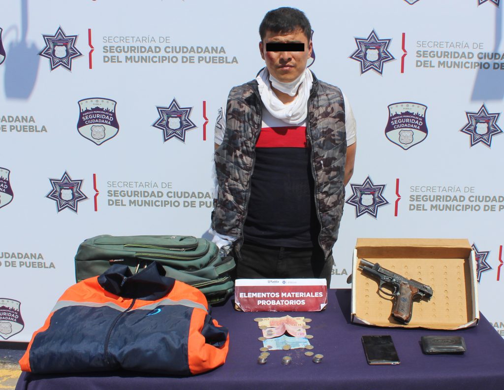 Detuvo policía municipal de Puebla a probable asaltante de transeúntes 