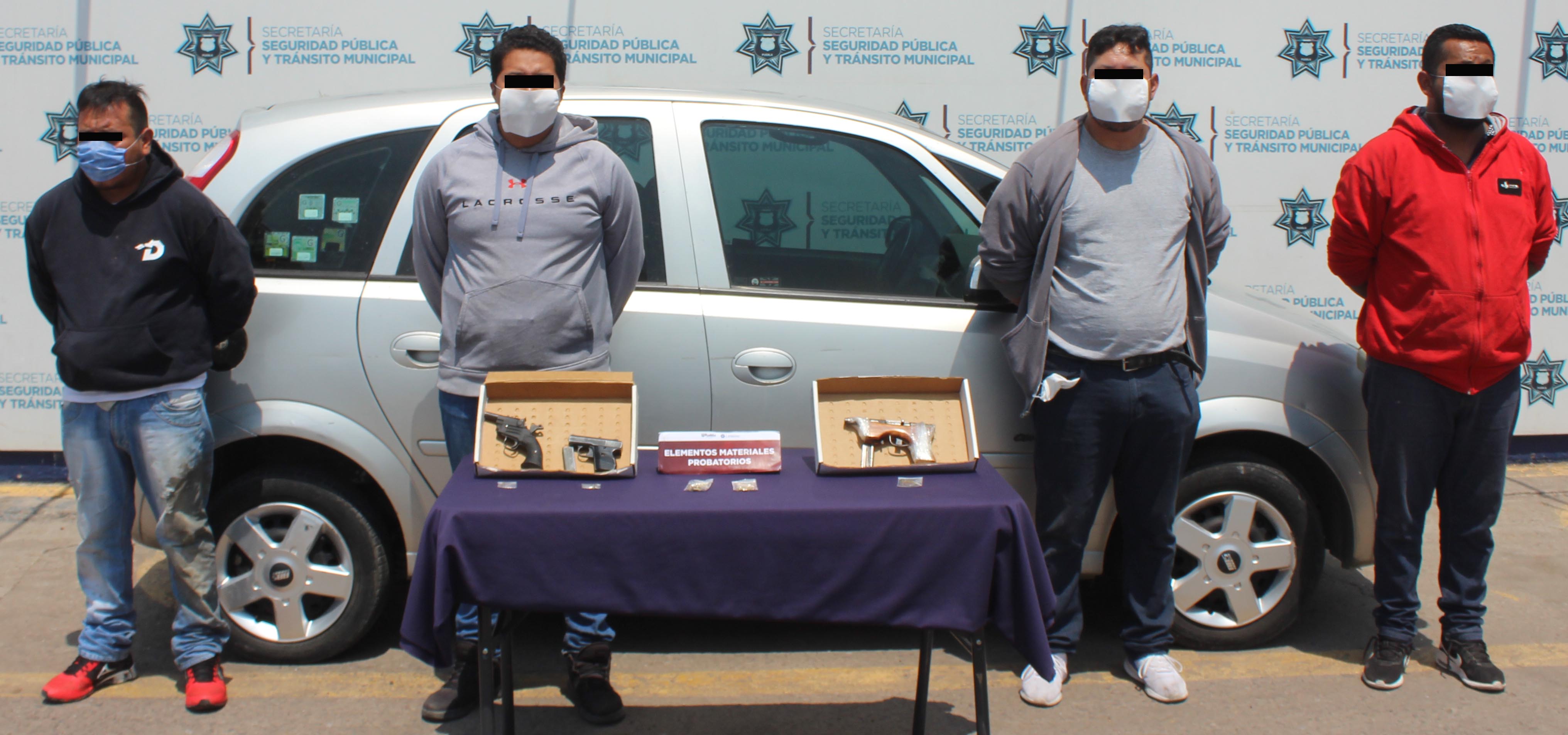 Ubicó y detuvo policía municipal de Puebla a cuatro hombres por portación ilegal de arma de fuego