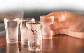 54 personas resultaron intoxicadas por consumo de alcohol adulterado