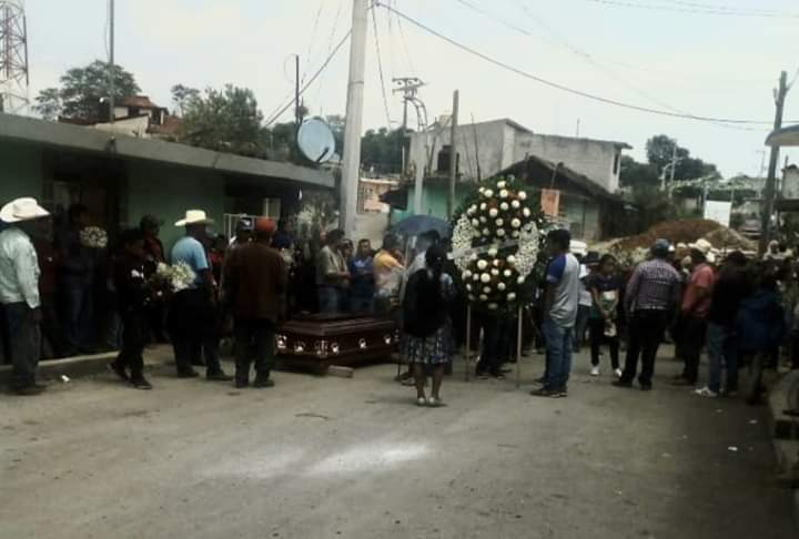 Suman 51 personas fallecidas por la ingesta de alcohol adulterado en Puebla