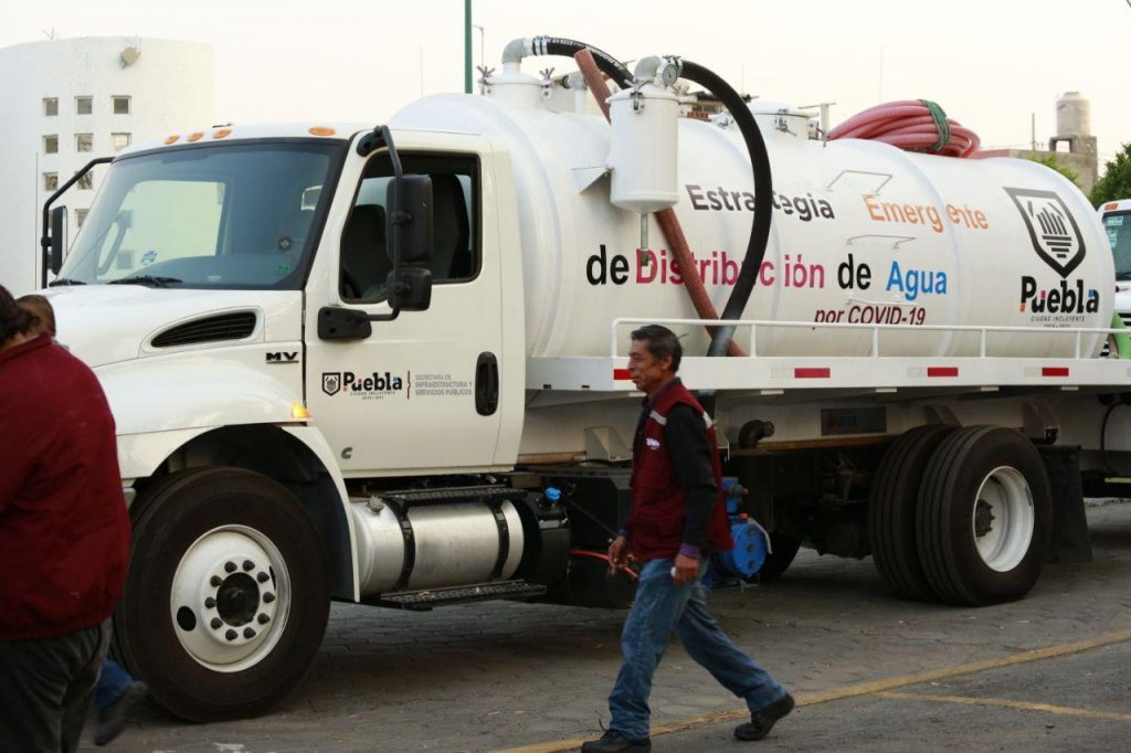 Video desde Puebla: Ayuntamiento inició la distribución de agua en colonias y zonas populares