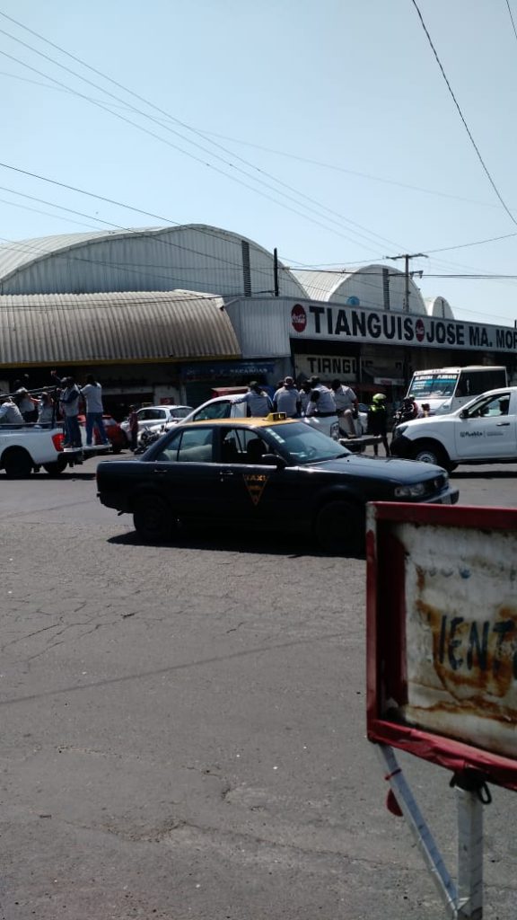 Video desde Puebla: Guardia Nacional y policía municipal realizan operativo en el mercado Morelos