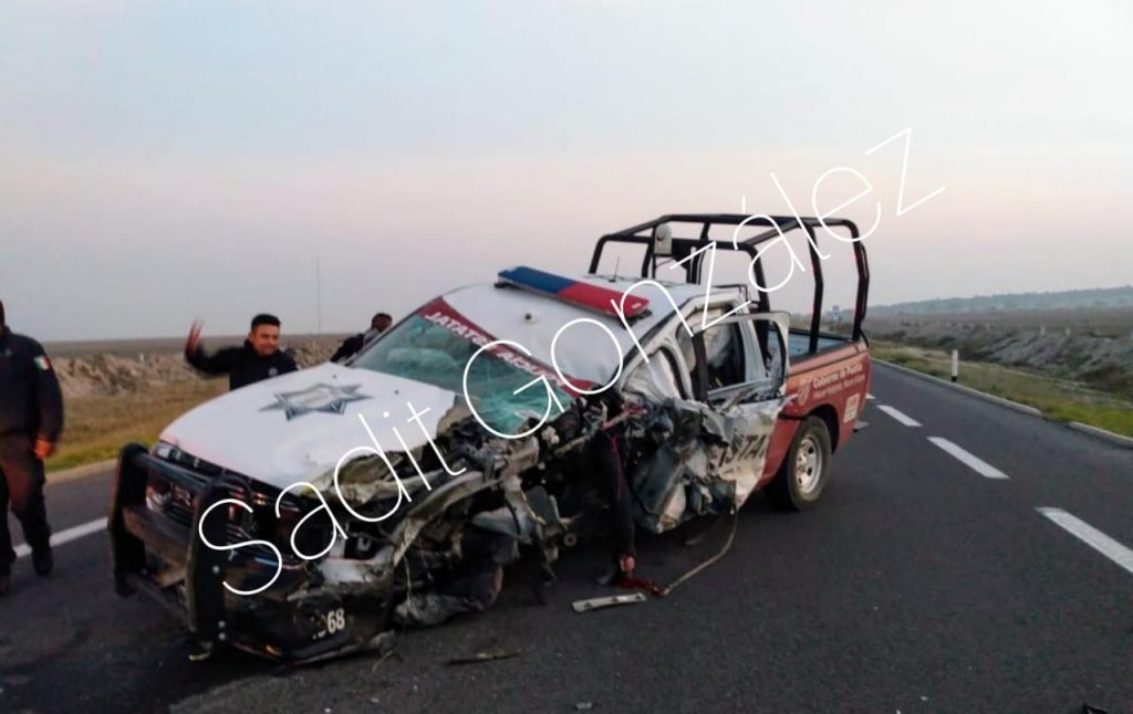 Muere policía estatal en un choque contra camión de la empresa Castores