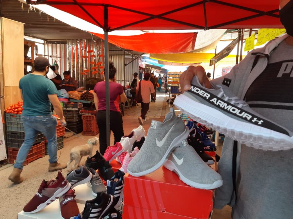 En Coronango, el ayuntamiento y los vecinos del fraccionamiento Misiones de San Francisco se pasan la pandemia por el arco del triunfo