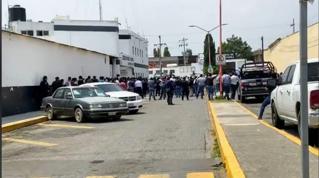 Vecinos de Coronango intentaron quemar la presidencia municipal