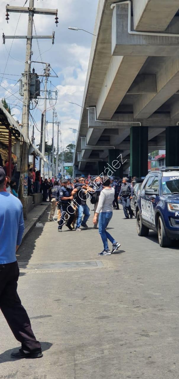 Video desde Puebla: Pelea en el mercado Amalucan deja 4 detenidos