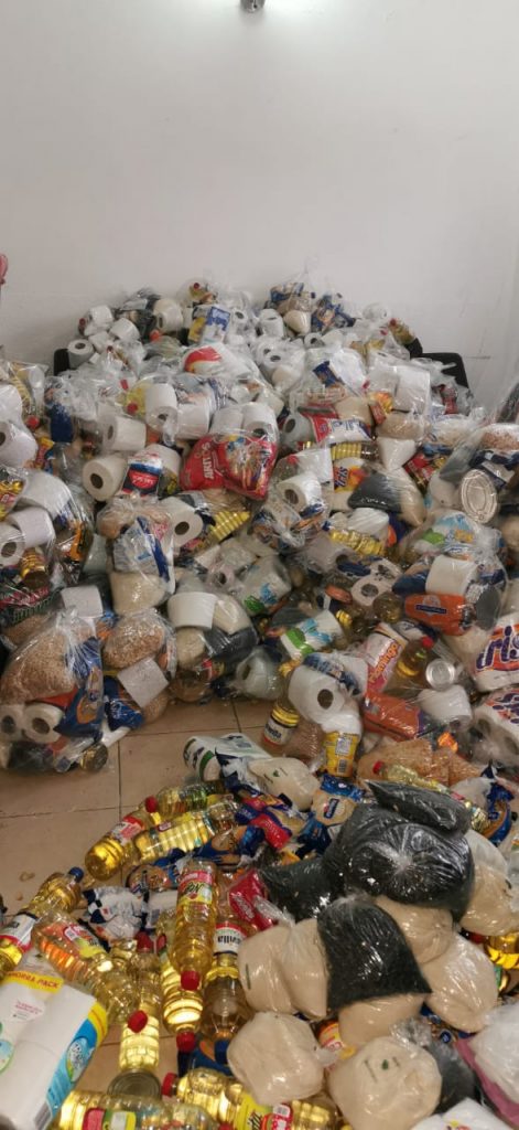 Locatarios del mercado Morelos regalan más de mil despensas a personas necesitadas ante el covid-19