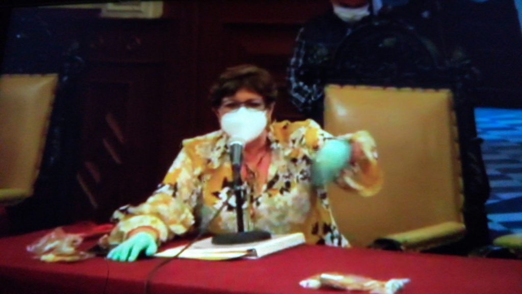 Regidora Silvia Tanús solicita que los bancos eviten largas filas para no prolongar contagios del covid-19