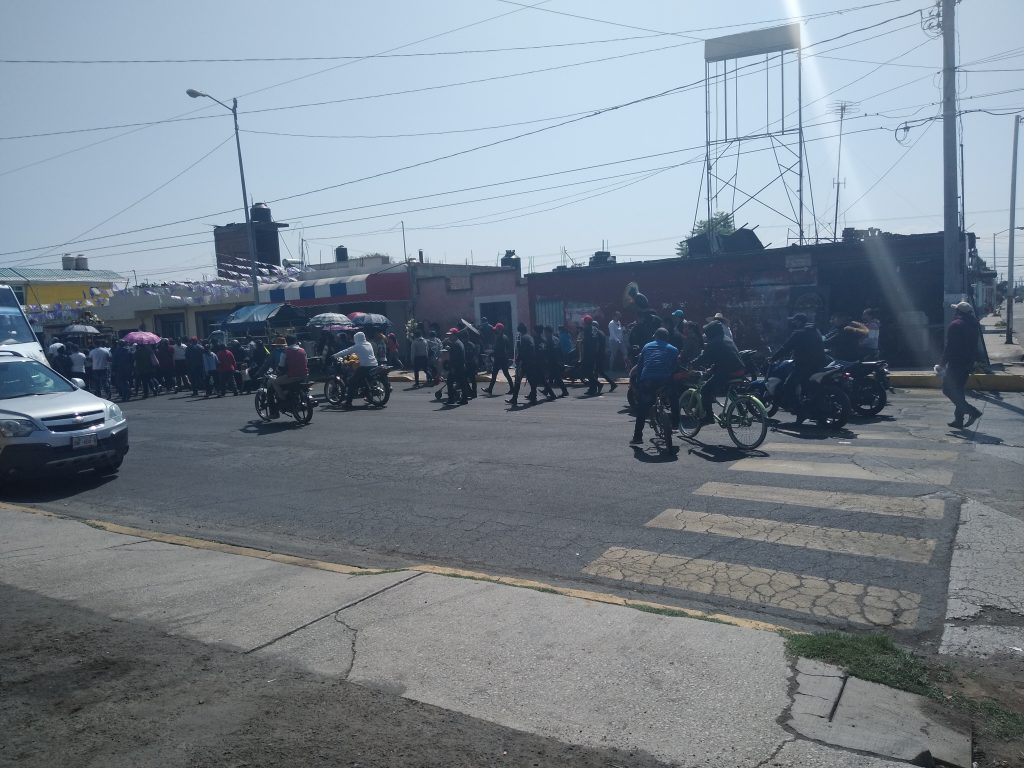 Hacen entierro masivo en Huejotzingo durante el pico de la contingencia Covid-19