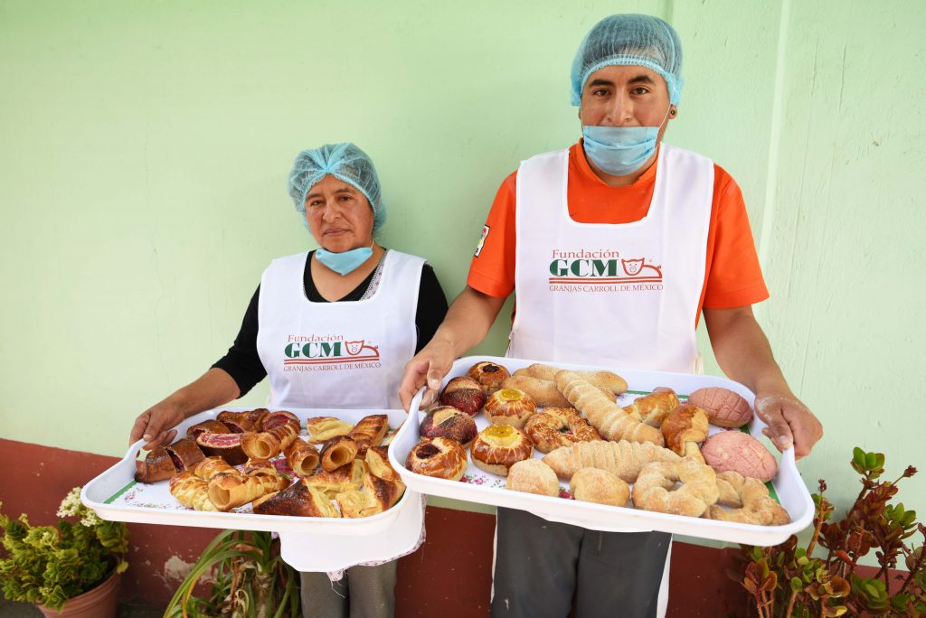 Impulsa GCM curso y familia establece panadería casera para fortalecer su economía